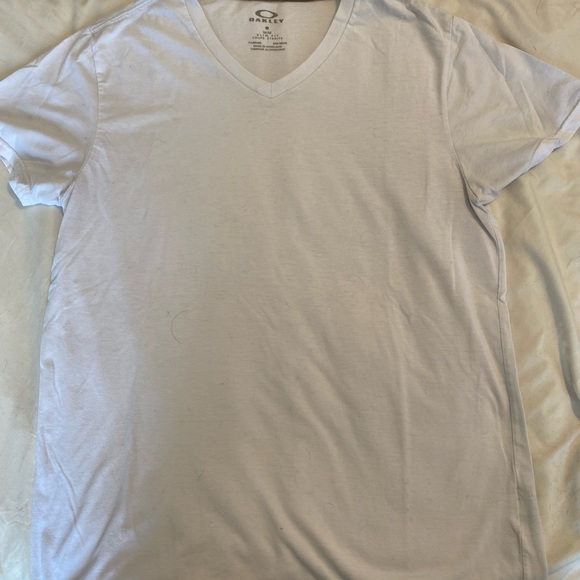 Oakley v neck t shirt - Picture 3 of 3